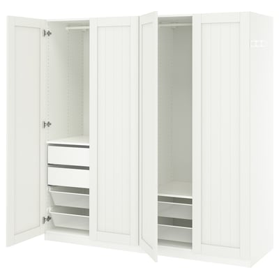 Witte PAX kledingkast met gaasmanden en planken.