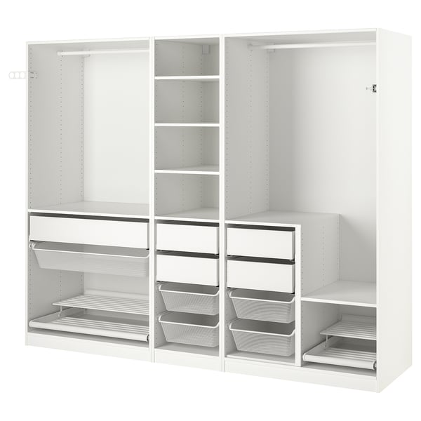 Een witte PAX kledingkast met planken, lades en metalen gaasmanden voor georganiseerde opslag.