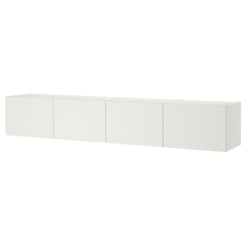 Witte PLATSA wandopslagruimte met meerdere kasten en deuren.