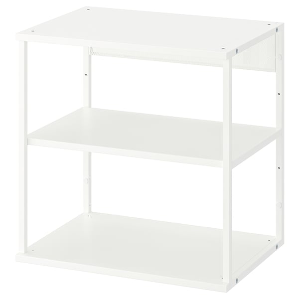 Een witte PLATSA stellingkast met twee open legplanken. Het is gemaakt van staal en spaanplaat, bekend om zijn modulaire ontwerp.