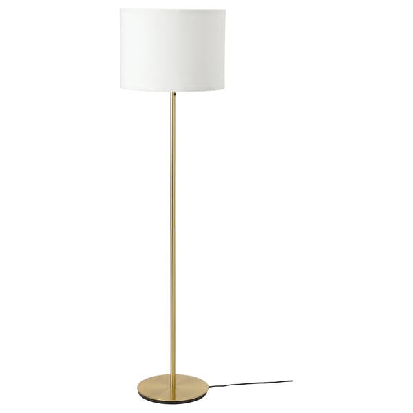 RINGSTA vloerlamp: strakke messing voet, witte kap, minimalistisch design.