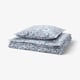 Gevouwen blauw paisley-patroon beddengoed, zachte katoen-viscose mix.
