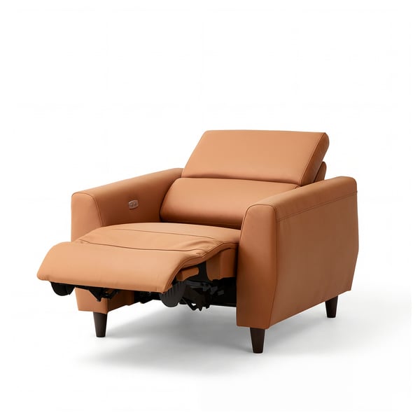 Bruin leren relaxstoel met houten poten, zacht en zacht, perfect om te ontspannen.