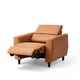Bruin leren relaxstoel met houten poten, zacht en zacht, perfect om te ontspannen.