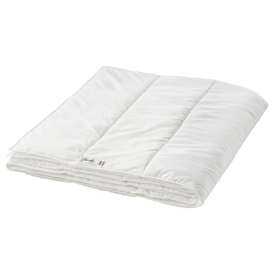 Wit SÄFFEROT dekbed, gevouwen, gerecycled polyester, zacht en warm, eenvoudig ontwerp, machinewasbaar.