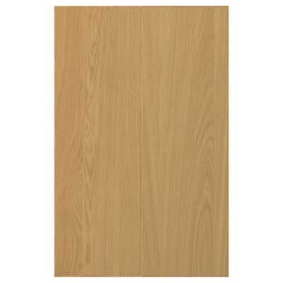 Een SINARP houten deur in een licht eiken afwerking, met een eenvoudig rechthoekig ontwerp met een massief houten rand.
