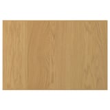 Een SINARP houten deur in de kleur naturel eiken, met een massief eiken rand en een fineermateriaal, wat zorgt voor een duurzame en stabiele constructie.