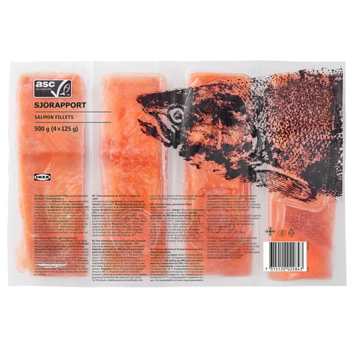 Doorzichtige plastic zak met bevroren zalmfilets van het merk ikeas SJÖRAPPORT, met verpakking met productnaam, branding en beschrijving.