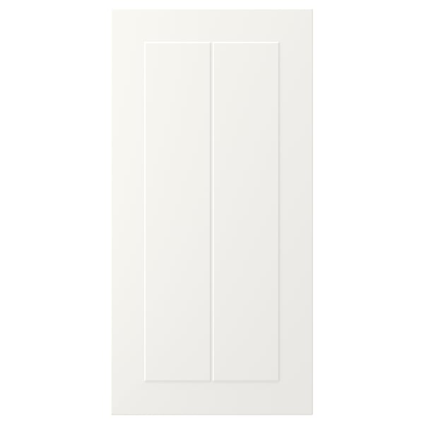 Een witte STENSUND kastdeur met een omlijst, gegroefd paneelontwerp. De deur is rechthoekig en heeft een gelakt oppervlak.