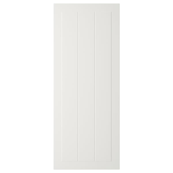 Een witte, rechthoekige STENSUND-deur met verticale groeven, gemaakt van vezelplaat, gelakt voor eenvoudige reiniging.
