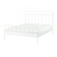 Stelt een STJÄRNÖ bedframe voor in het wit. Het is een klassiek ontwerp met gebogen hoofd- en voeteneinde, gemaakt van gepoedercoat staal.