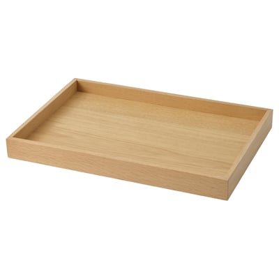Een houten dienblad met de naam STOCKHOLM 2025. Het is rechthoekig, gemaakt van eikenhout, en heeft een natuurlijke bruine afwerking. Ideaal voor het serveren of uitstallen van items.