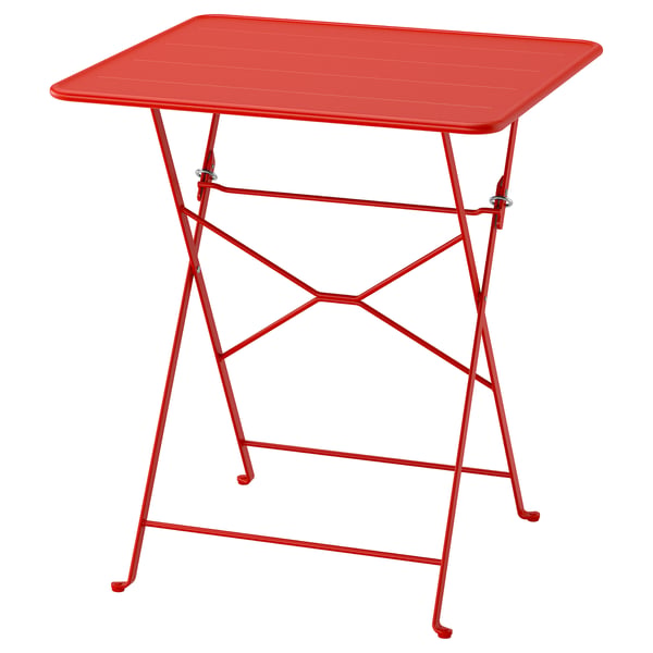 Een felrode, opvouwbare SUNDSÖ metalen tafel met een vierkant blad en stevige, gekruiste poten, ideaal voor kleine ruimtes.