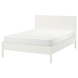 Minimalistisch wit bedframe, TONSTAD serie, strak design, stoere, strakke lijnen, gebroken wit, modern klassiek.