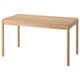 Een TONSTAD lichtbruin eiken fineer bureau met een rechthoekige vorm en minimalistisch design. Het heeft twee smalle lades en vier stevige poten.