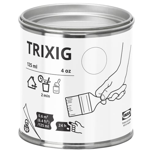 Een wit cilindrisch blik ikea TRIXIG-verf, met zwarte tekst en afbeeldingen, ontworpen voor het schilderen van meubels binnenshuis.