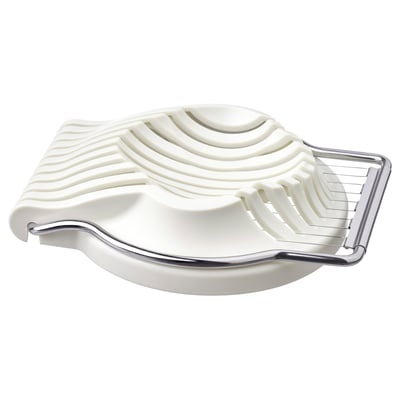 Een witte UPPFYLLD eiersnijder met roestvrijstalen accenten, ontworpen voor het snijden van eieren en ander zacht voedsel.