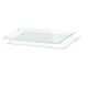 Glazen planken met metalen clips voor keukenkasten.