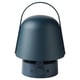 Blauwe VAPPEBY luidsprekerlamp met handvat, combineert audio en verlichting voor buitengebruik.