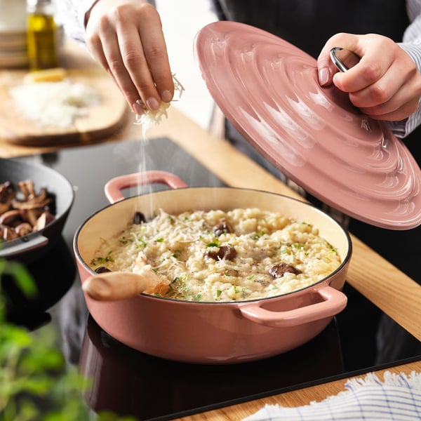 VARDAGEN Pan met deksel, geëmailleerd gietijzer lichtroze, 2.5 l