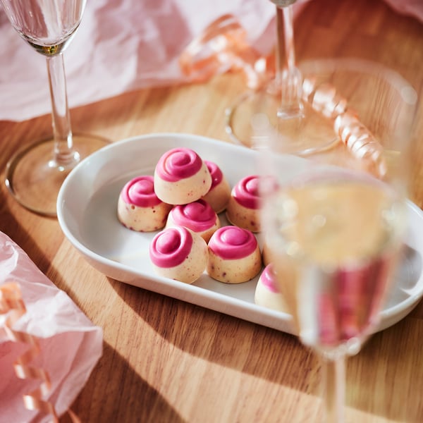 VÅRKÄNSLA Cadeaudoos met chocoladepralines, witte chocoladepralines smaak van frambozen en cheesecake, 90 g