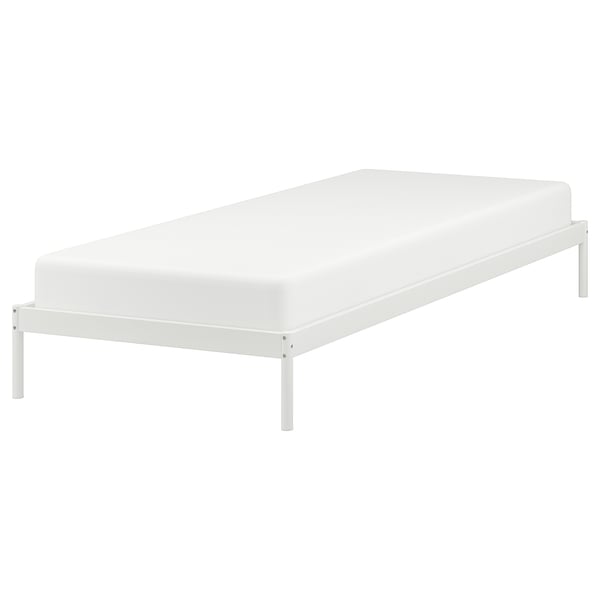 Minimalistisch VEVELSTAD bed, wit metalen frame, strakke lijnen, gemakkelijk opbergen.