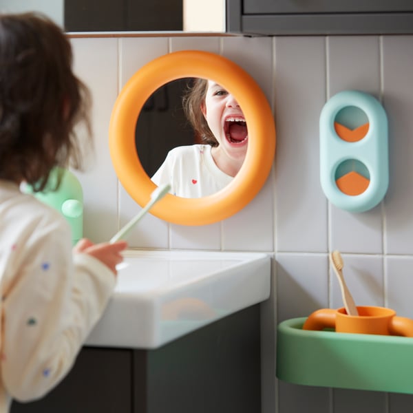HUMLESJÖN Soap dispenser, light green