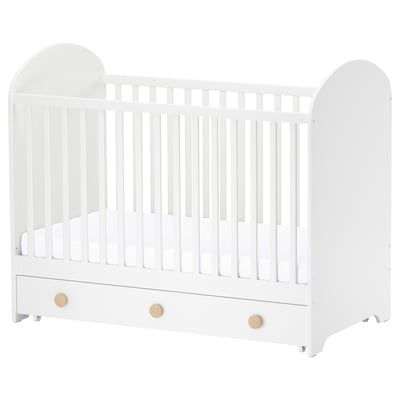 White GONATT baby crib with wooden knobs, slatted sides, and bottom drawer.