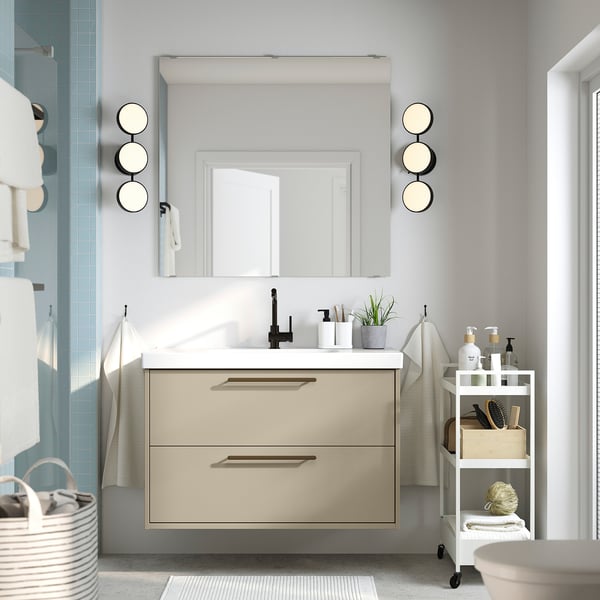 Beige vanity with mirror and towels