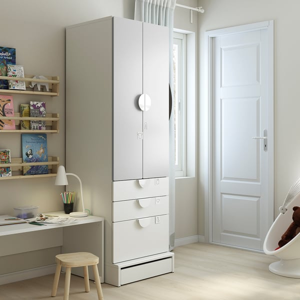 White kids wardrobe: SMÅSTAD, modern, functional, light wood accents, soft-close doors, and drawers, ideal for changing style.