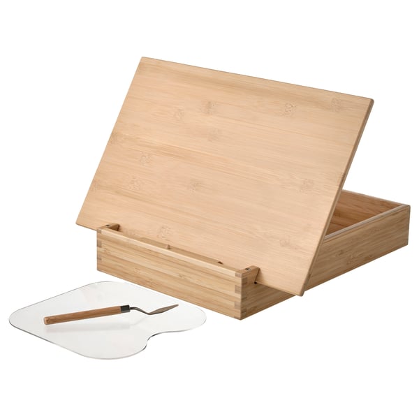 A SOLFÅGEL bamboo easel with an acrylic palette and spatula for painting.