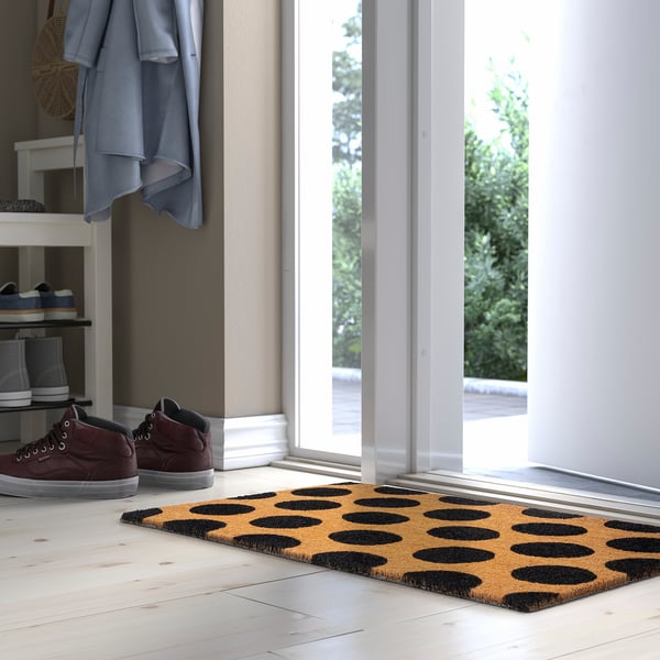 TÅGFORDON doormat with black dots near window, burgundy trainers.
