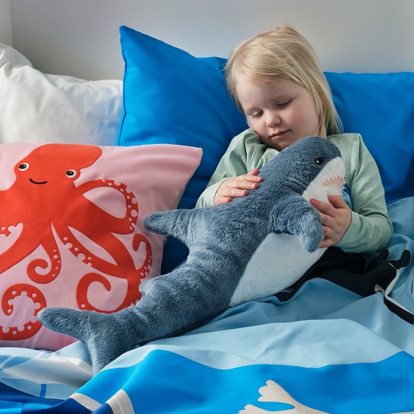 BLÅHAJ Peluche, bébé requin, 21 ¾ "
