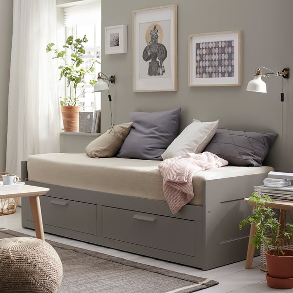 BRIMNES Lit d'appoint, 2 tiroirs/2 matelas, gris/Åsvang mi-ferme, 1 place