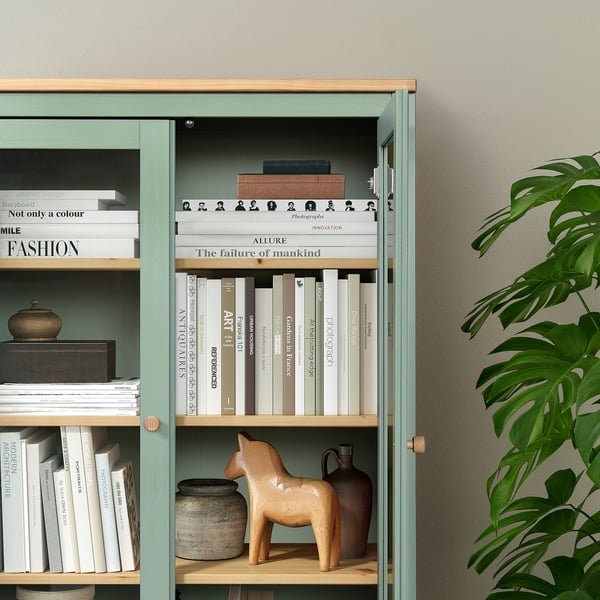 HEMNES Vitrine à trois tiroirs, gris-vert/teinté brun clair, 35 3/8x77 1/2 "