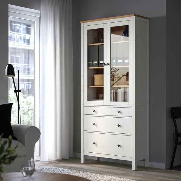 HEMNES Vitrine à trois tiroirs, teinté blanc/brun clair, 35 3/8x77 1/2 "