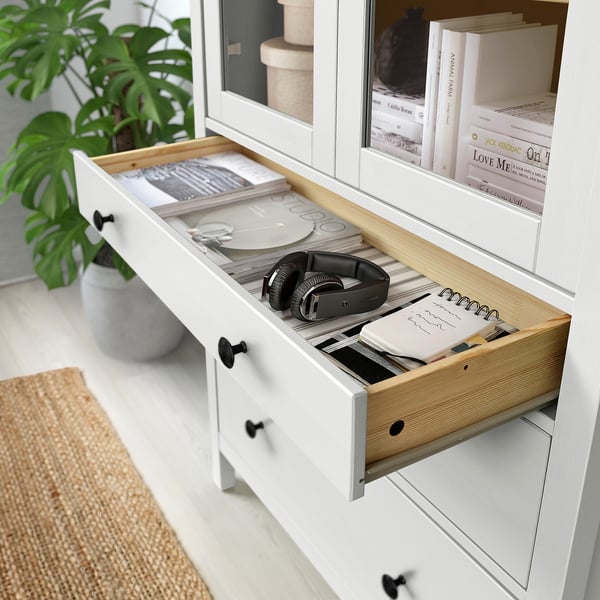 HEMNES Vitrine à trois tiroirs, teinté blanc/brun clair, 35 3/8x77 1/2 "
