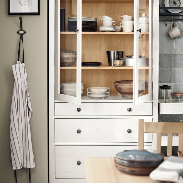 HEMNES Vitrine à trois tiroirs, teinté blanc/brun clair, 35 3/8x77 1/2 "