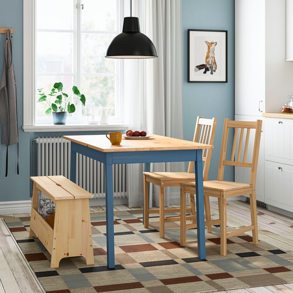 PINNTORP / PERJOHAN Table, 2 chaises et banc, teinté brun clair teinté bleu/pin pin, 49 1/4 "