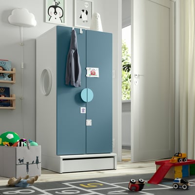 SMÅSTAD / UPPFÖRA Armoire-penderie, blanc bleu/avec 3 tablettes, 23 5/8x25 5/8x53 1/2 "