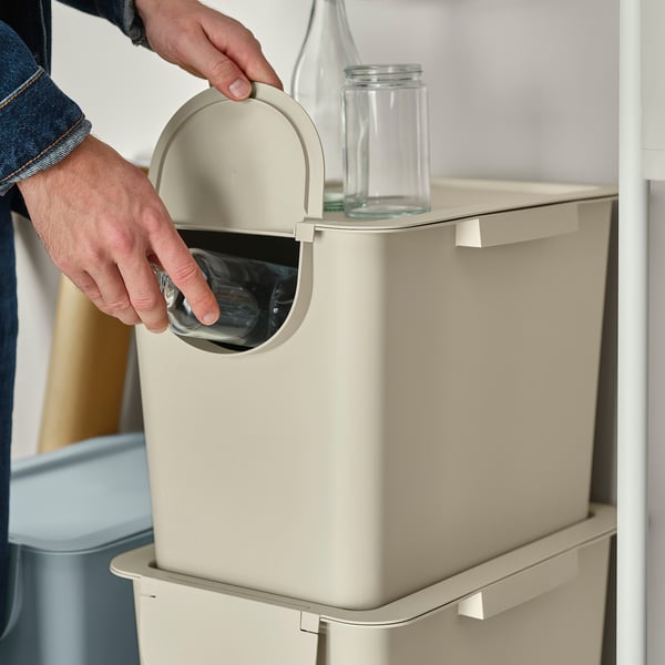 TRÖSKNING Bac avec couvercle, beige clair, 7 gallon