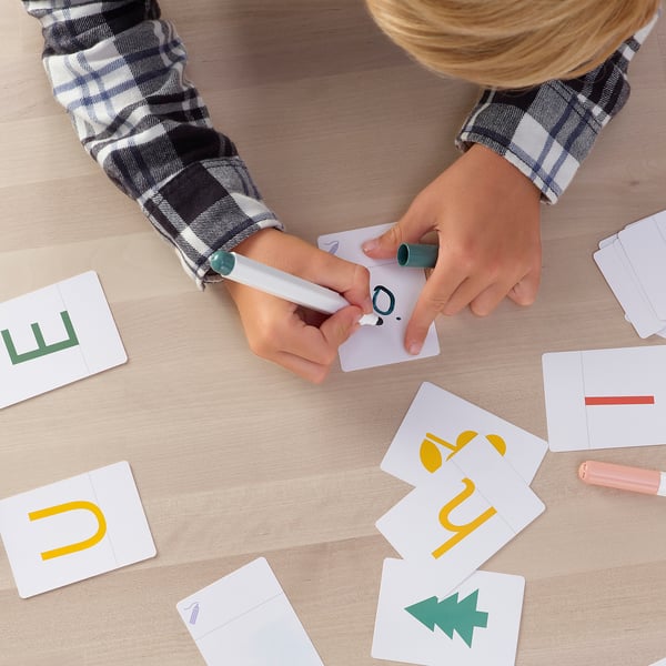 UNDERHÅLLA Jeu de cartes