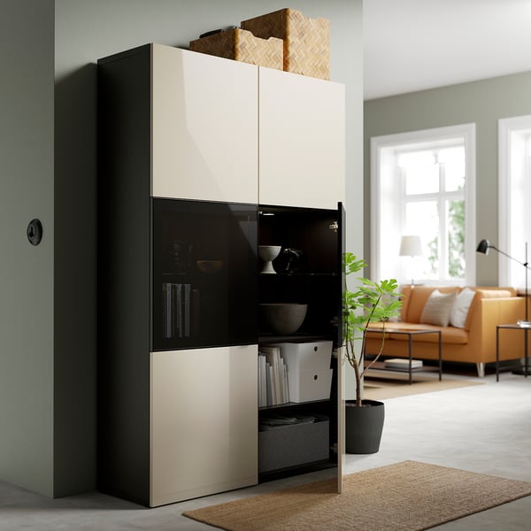 BESTÅ Vitrine, schwarzbraun/Selsviken Hochglanz/beige Rauchglas, 120x42x193 cm