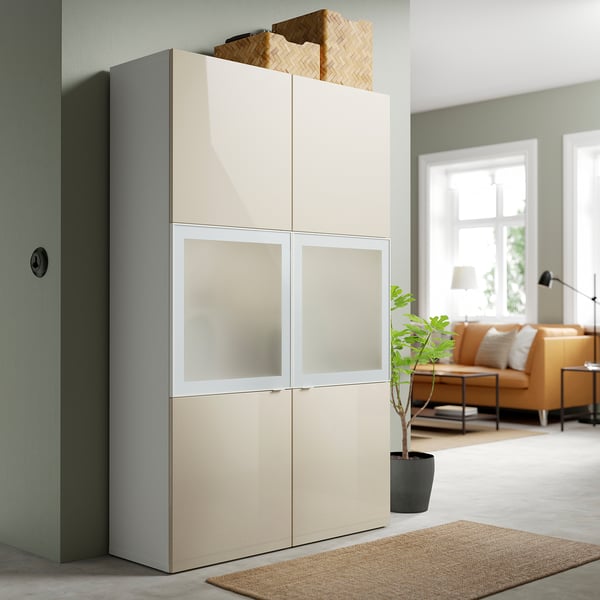 BESTÅ Vitrine, weiß/Selsviken Hochgl beige Frostgl, 120x42x193 cm