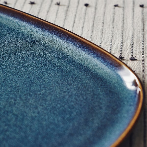 GLADELIG Teller, blau, 31x19 cm