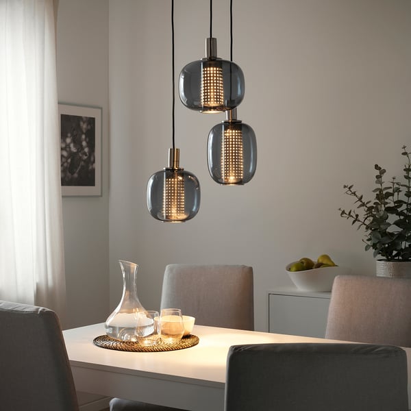 HÖGVIND Hängeleuchte mit 3 Leuchtenschirmen, vernickelt/grau Glas, 41 cm