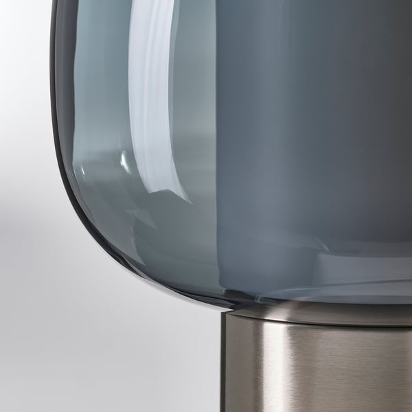 HÖGVIND Tischleuchte, vernickelt/grau Glas