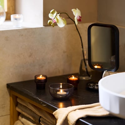 LOTSFÅGEL Teelicht, duftend, Sandelholz & Patschuli braun, 3.5 Std.