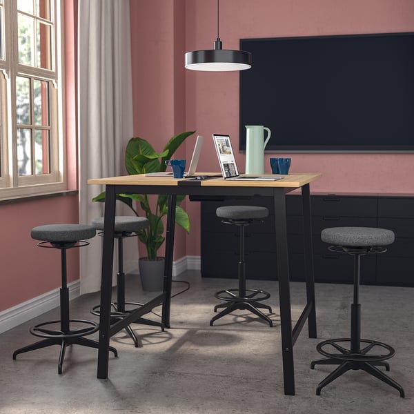 MITTZON Konferenztisch, Eichenfurnier/schwarz, 140x108x105 cm