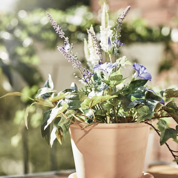 MUSKOTBLOMMA Blumentopf mit Untersetzer, drinnen/draußen Terrakotta, 12 cm